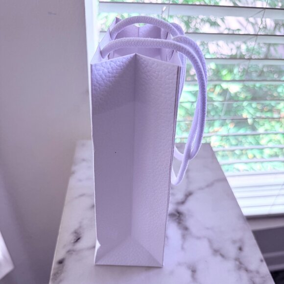 Authentic Dior White Pebbled Paper Gift Bag | Medium Size with Corded Handles - Picture 4 of 5